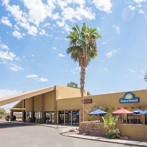 Days Hotel By Wyndham Peoria Glendale Area